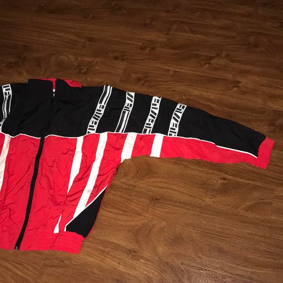 LF Windbreaker - Picture 5 of 8